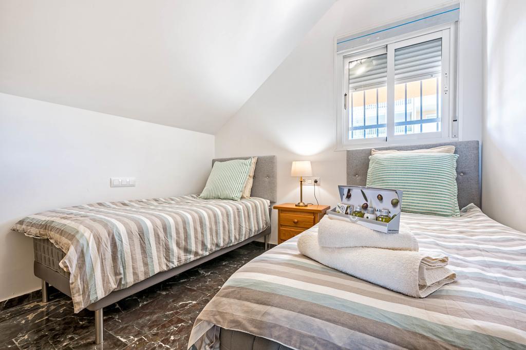 Carvajal Luxury Apartments - Free Parking Fuengirola Szoba fotó